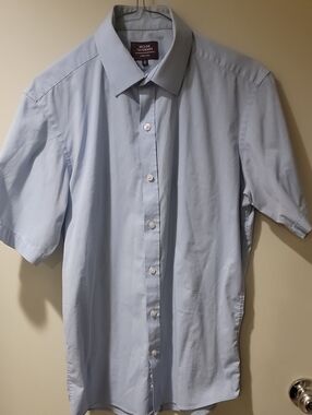 ⭐️ Brooke Taverner- Light Blue Short-Sleeve Button-Down Shirt